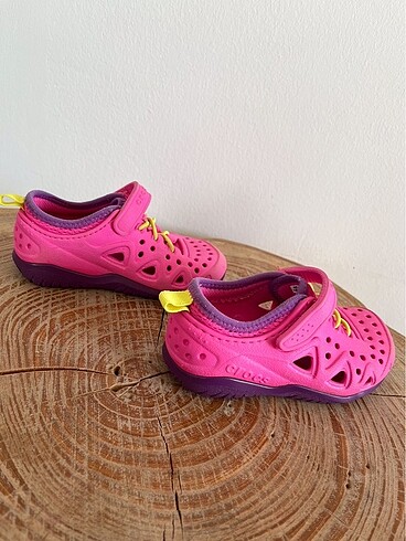 25 Beden pembe Renk Crocs ayakkabı