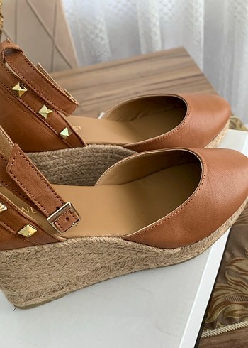 nine west taba Kadin Dolgu Topuk Sandalet - Görsel 5