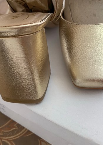 Arzillo
Kadin Hakiki Deri Gold Topuklu Ayakkabi - Görsel 3