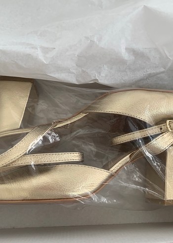 Arzillo
Kadin Hakiki Deri Gold Topuklu Ayakkabi - Görsel 19