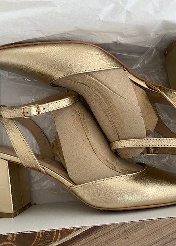 Arzillo
Kadin Hakiki Deri Gold Topuklu Ayakkabi - Görsel 2