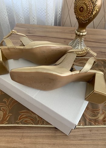 Arzillo
Kadin Hakiki Deri Gold Topuklu Ayakkabi - Görsel 10