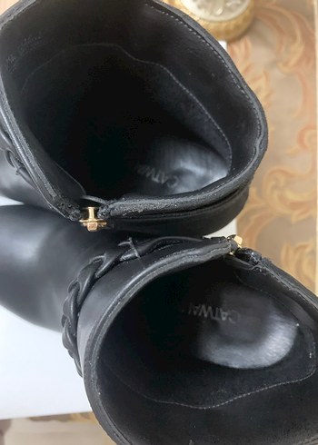 CATWALK Siyah Deri Tokalı Topuklu Kadın Bot - Görsel 8