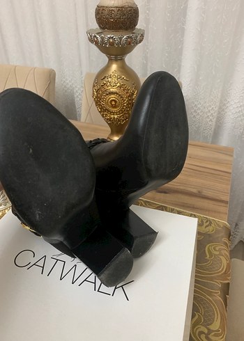 CATWALK Siyah Deri Tokalı Topuklu Kadın Bot - Görsel 10