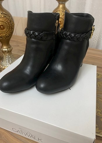 CATWALK Siyah Deri Tokalı Topuklu Kadın Bot - Görsel 12