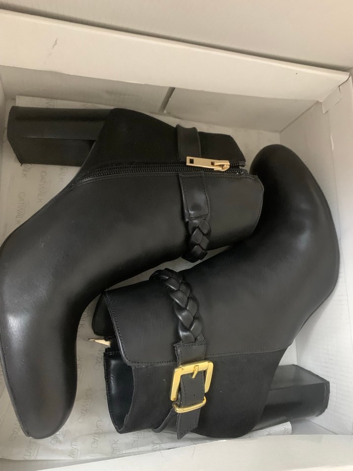 CATWALK Siyah Deri Tokalı Topuklu Kadın Bot - Görsel 2