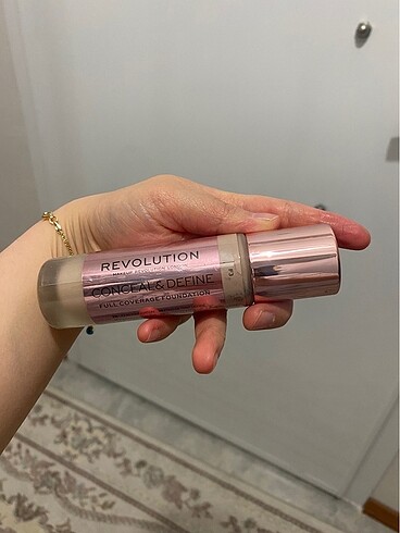 Revolution Revolution fondöten f3