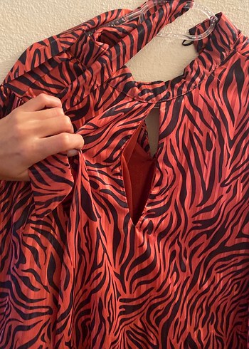 34 Beden Kırmızı Zebra Desenli sifon elbise