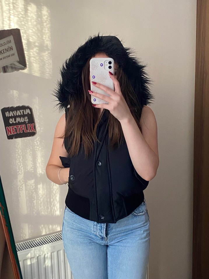Siyah Kürklü Denim Şişme Yelek - Görsel 2