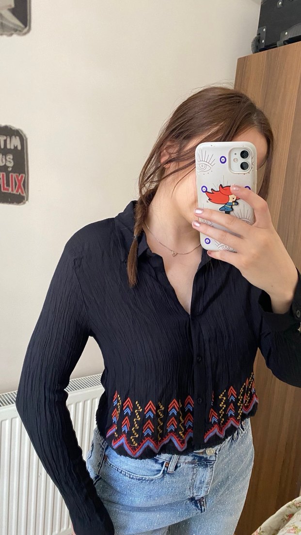 Nakış Detaylı V Yakalı Uzun Kollu Kadın Bluz - Görsel 3