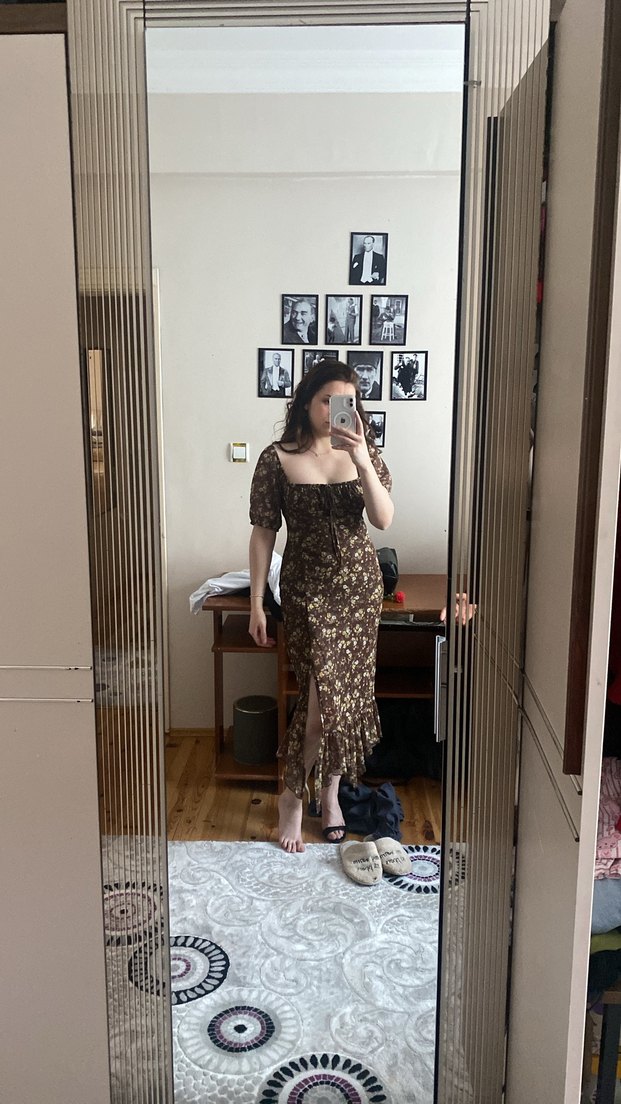 Şeffaf Tül Detaylı Kahverengi Yılan Desenli Uzun Elbise - Görsel 3