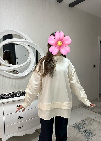 Kadın Beyaz Yüksek Yakalı Sweatshirt