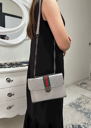 Gucci Gri Deri Yılan Desenli Zincir Detaylı Çanta