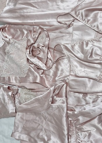 Parlak Pembe İp Askılı Midi Kadın Pijama Takımı saten