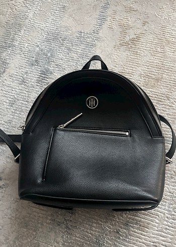 TOMMY HİLFİGER Siyah Deri Kadın Sırt Çantası