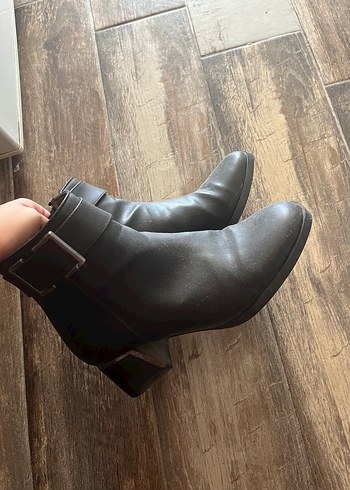 Bambi Tokalı Siyah Kadın Botu, Blok Topuklu