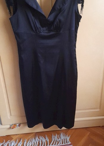 siyah v yaka dizalti saten elbise - Görsel 2