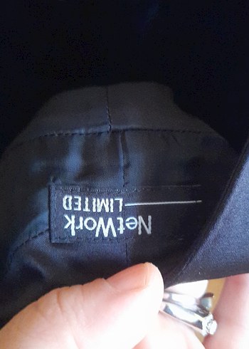 siyah v yaka dizalti saten elbise - Görsel 8