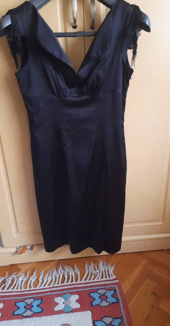 siyah v yaka dizalti saten elbise - Görsel 2