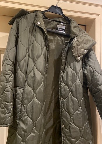 Düğmeli Uzun yesıl mont - Görsel 3