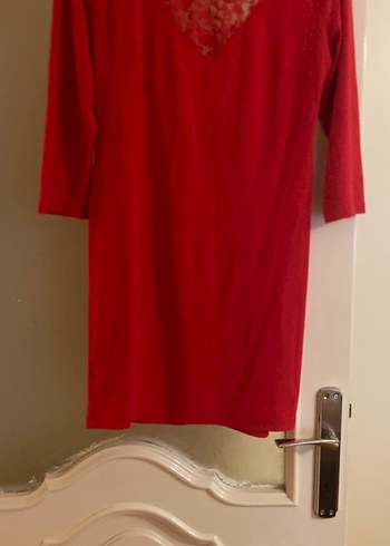 Dantel Detaylı Kırmızı V Yaka Midi Elbise - Görsel 2