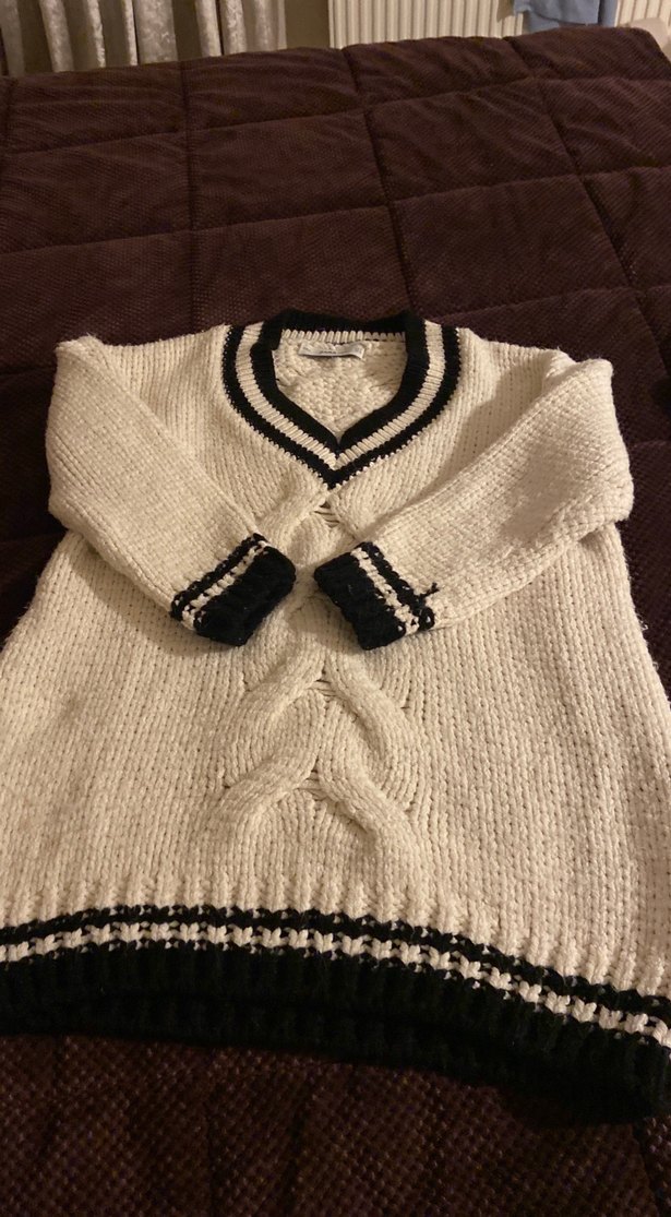 Beyaz V Yaka Örgü Kadın Kazak - Görsel 5