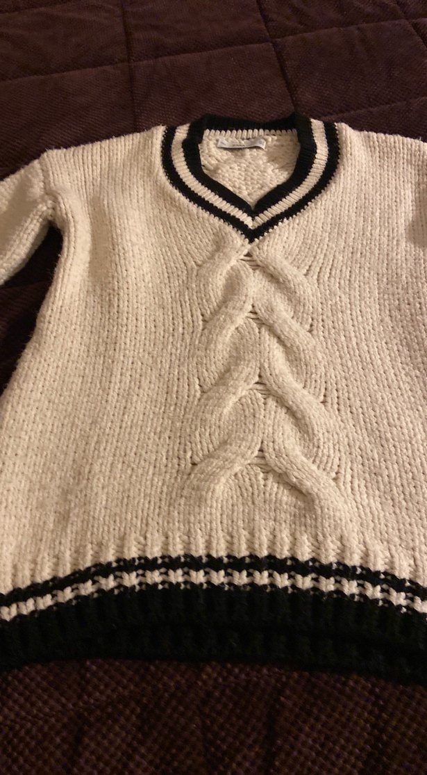 Beyaz V Yaka Örgü Kadın Kazak - Görsel 2