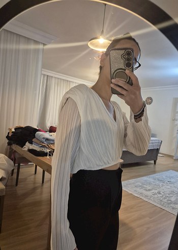Zara Kadın Beyaz Keten Pliseli V Yaka Bluz