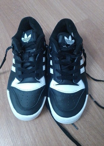 Adidas Siyah Beyaz Kadın Spor Ayakkabı