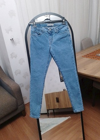 Mavi Kemerli Normal Kesim Kadın Kot Pantolon