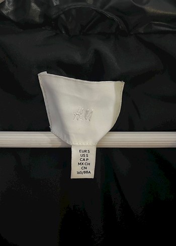H&M Kadın Siyah Kapüşonlu Kısa Mont