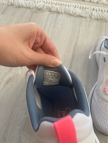 39 Beden beyaz Renk Skechers spor ayakkabı
