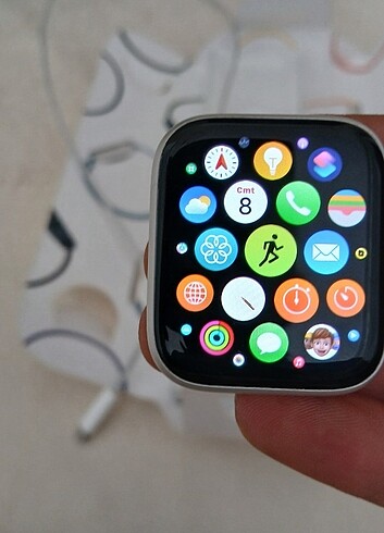 Apple saat