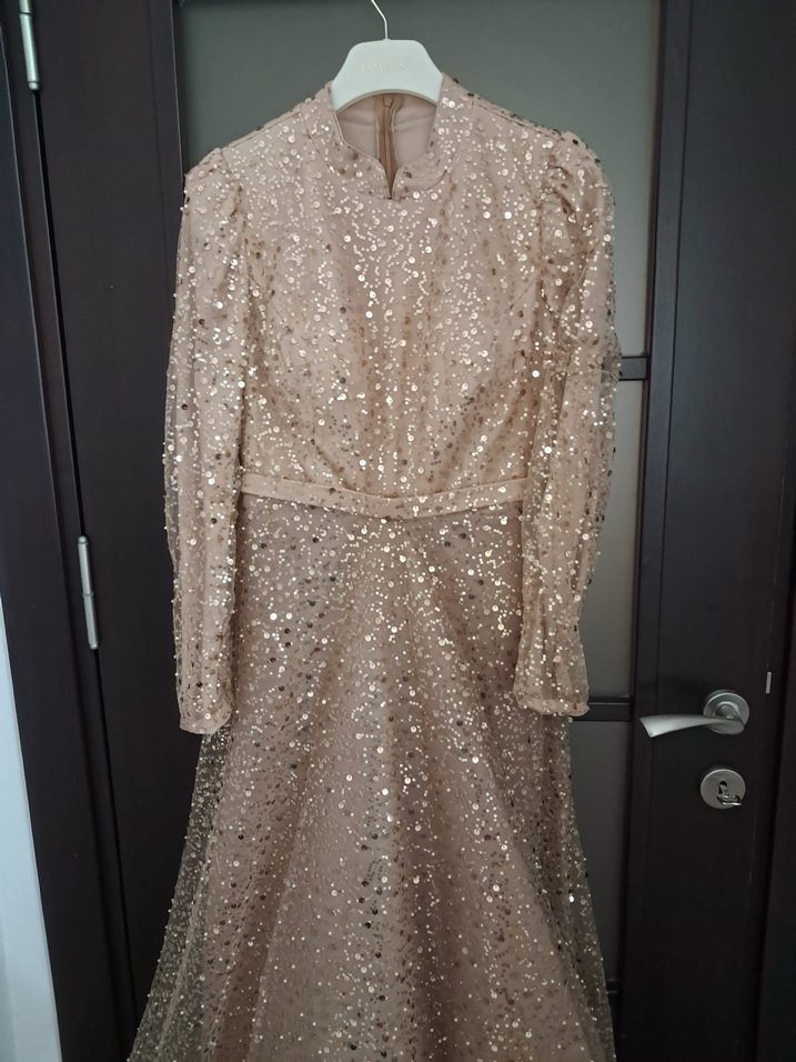 Bej Parlak Uzun Kollu Kadın Abiye Elbise ACİL SATİLİK - Görsel 2