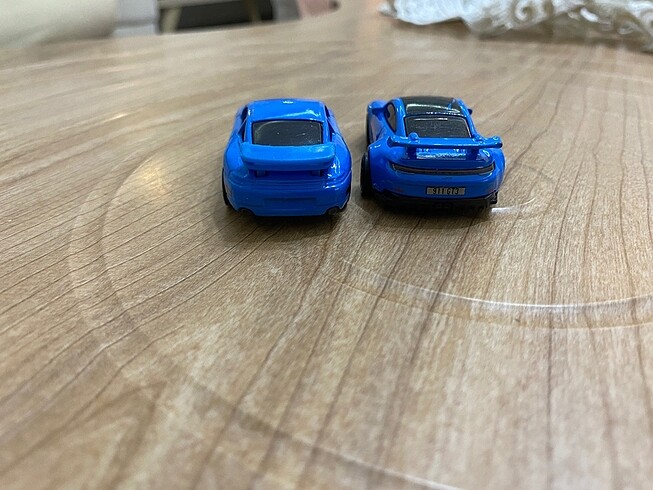 Beden İki arabada Porsche serisindendir