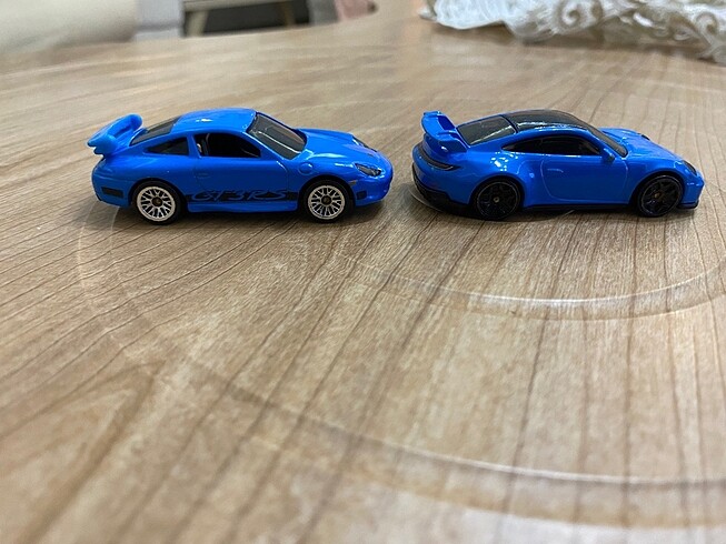 Beden Renk İki arabada Porsche serisindendir