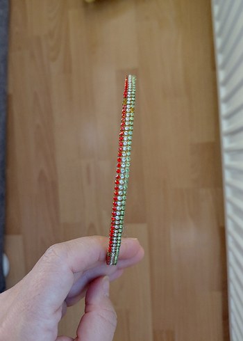 Renkli Pul Detaylı Kadın Taç - Görsel 2