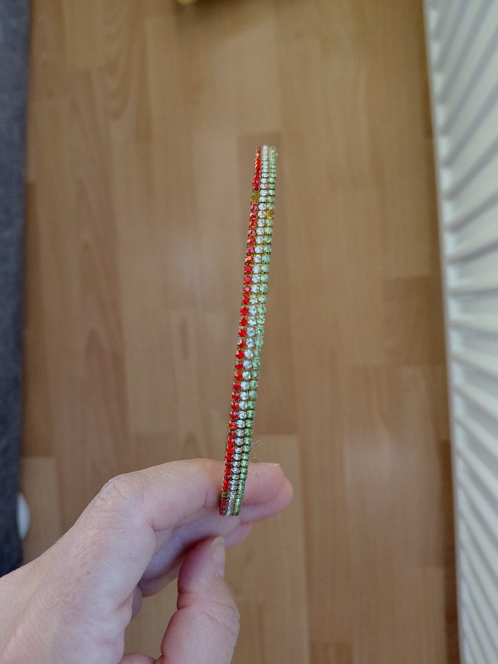 Renkli Pul Detaylı Kadın Taç - Görsel 2