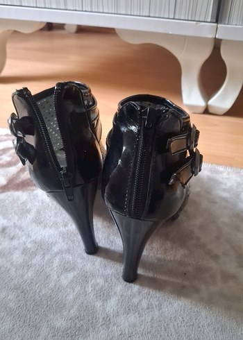 Tokalı Siyah Topuklu Gotik Ayakkabı - Görsel 4