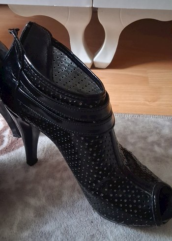 Tokalı Siyah Topuklu Gotik Ayakkabı - Görsel 3