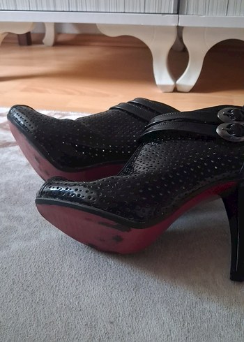 Tokalı Siyah Topuklu Gotik Ayakkabı - Görsel 7