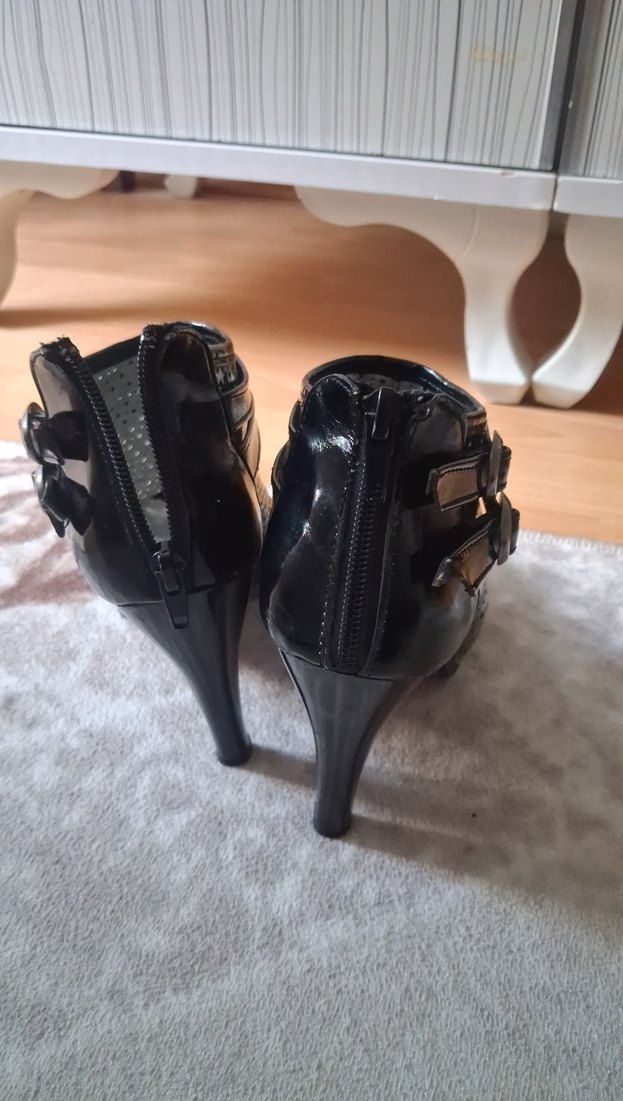 Tokalı Siyah Topuklu Gotik Ayakkabı - Görsel 4