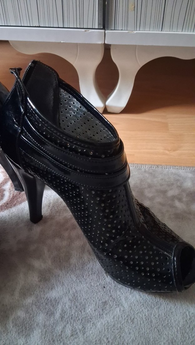 Tokalı Siyah Topuklu Gotik Ayakkabı - Görsel 3