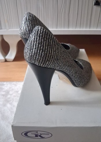 Gri Zebra Desenli Pliseli Topuklu Kadın Ayakkabı - Görsel 4