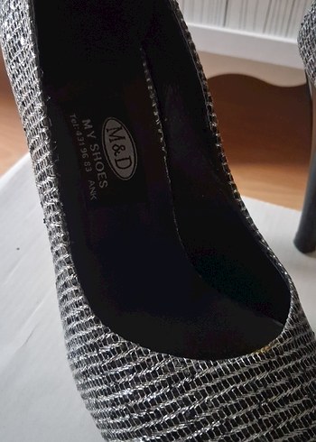 Gri Zebra Desenli Pliseli Topuklu Kadın Ayakkabı - Görsel 3