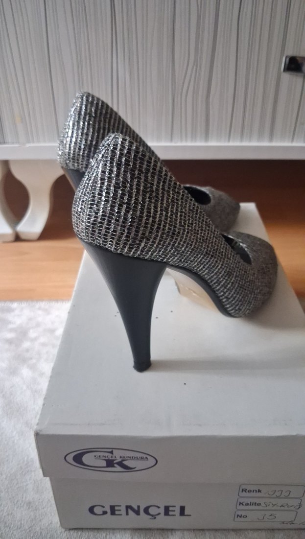 Gri Zebra Desenli Pliseli Topuklu Kadın Ayakkabı - Görsel 4