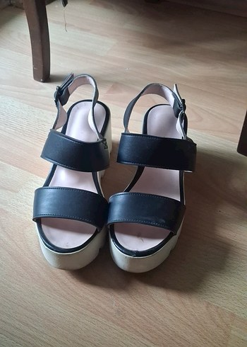 Kadın Siyah Dolgu Topuklu Sandalet - Görsel 5