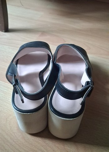 Kadın Siyah Dolgu Topuklu Sandalet - Görsel 2