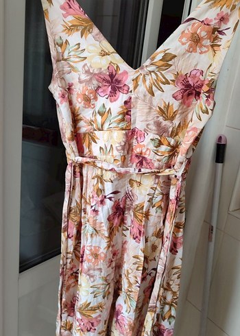 Çiçek Desenli V Yakalı Midi Elbise - Görsel 3