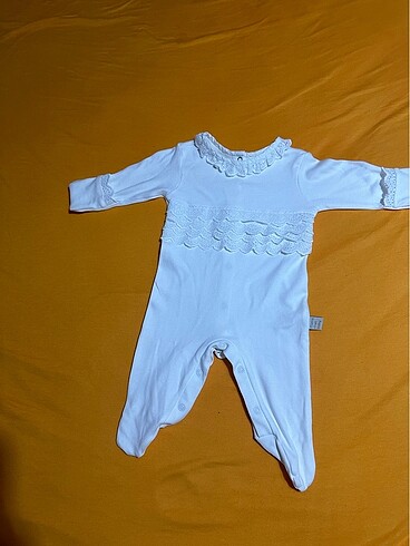 3 Ay Beden beyaz Renk Mama Miel Baby Fistolu tulum ve şapkası